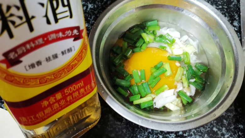 营养美味,提高免疫力,老公孩子都爱吃的煎鹅蛋,你值得拥有,<a style='color:red;display:inline-block;' href='/shicai/ 718'>料酒</a>