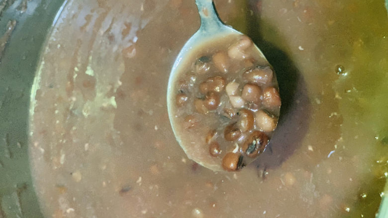 自制“红豆沙”馅,这是压出来的红豆汤;