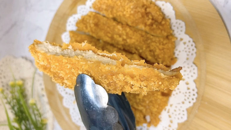 香酥鸡排,外酥里嫩,带走一丢丢的胡椒的香味,味道好极了。