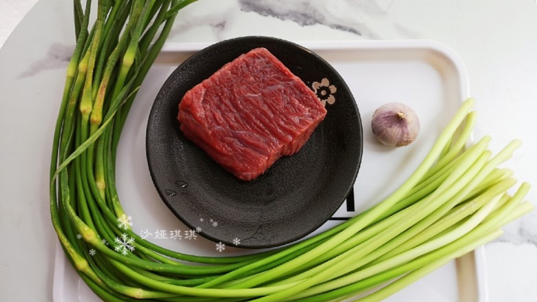 蒜苔炒牛肉,准备食材。