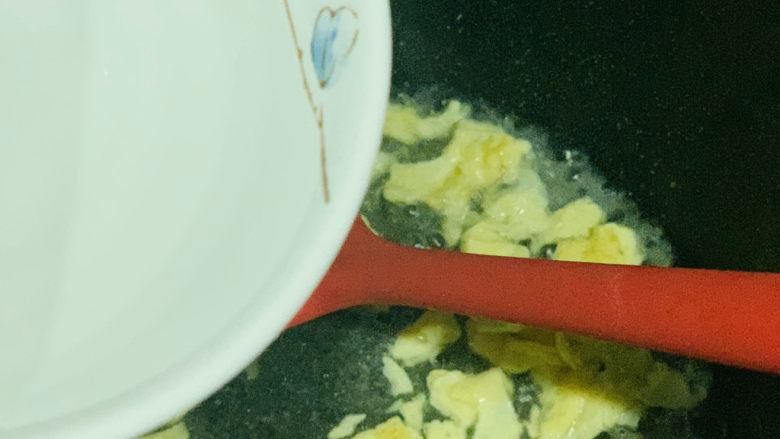 芦笋紫菜汤,加入清水;