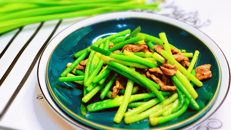 蒜苔炒牛肉,蒜苔炒牛肉，完成啦！