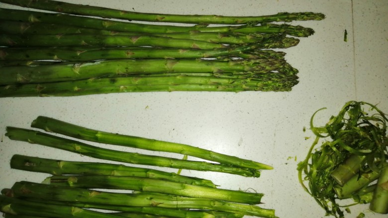 芦笋紫菜汤,洗干净,去老根