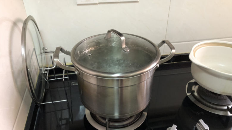 蒜泥茼蒿➕蒜泥蒸茼蒿,蒸锅坐锅烧水,