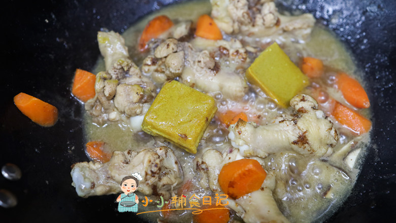 12个月以上辅食咖喱鸡腿饭,放入咖喱加热融化即可