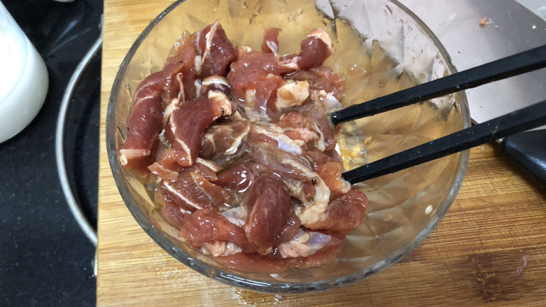 酸汤牛肉➕酸菜粉丝牛肉,最后加上少许食用油,锁住水分
