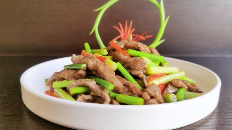 蒜苔炒牛肉,喜欢的试试吧!