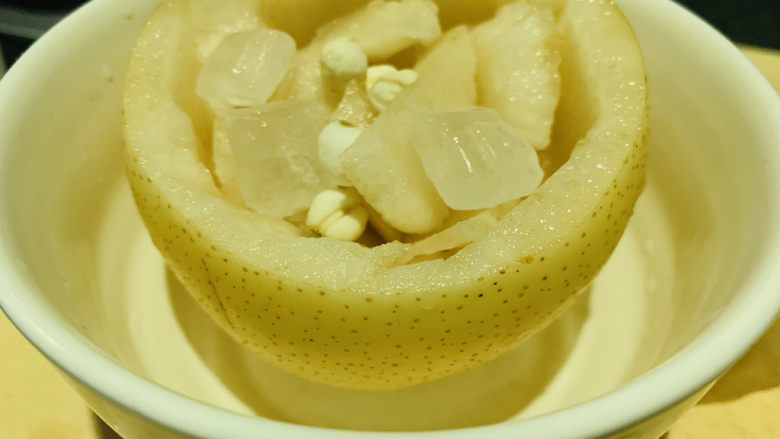 川贝炖雪梨,加冰糖;