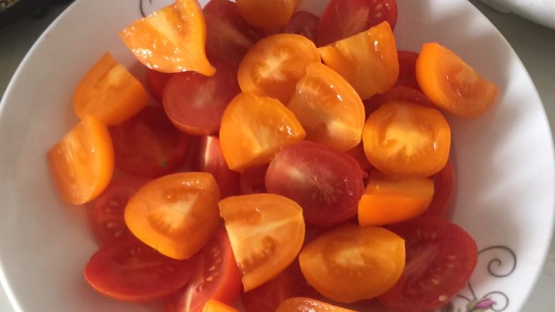 芒果披萨,小番茄。