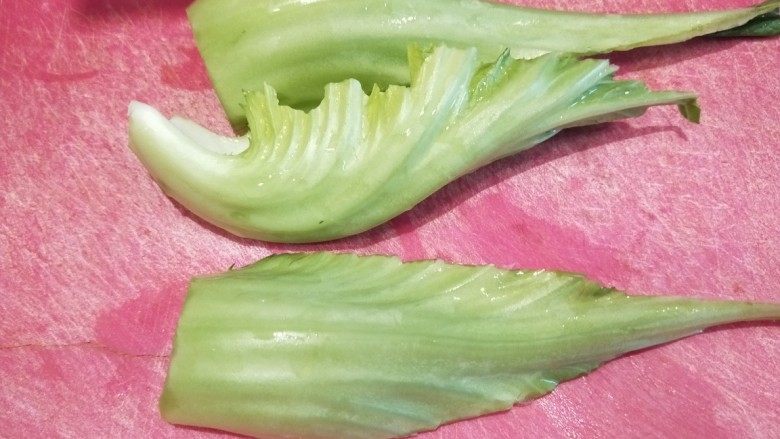 清炒芥菜,去叶子,邦子切条。