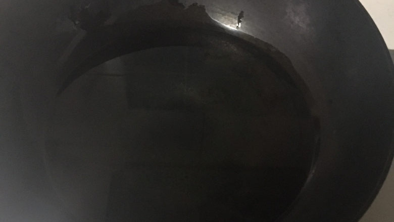 炸麻叶,切好面片备用,锅烧热放油