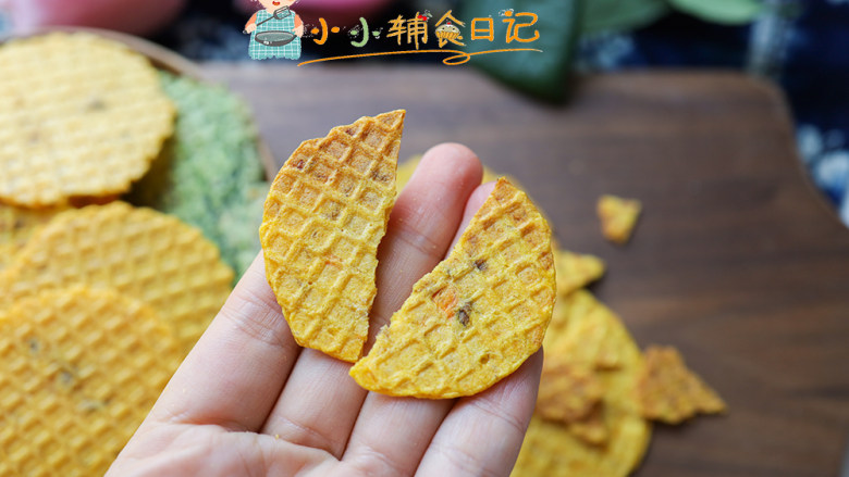 9个月以上胡萝卜肉末脆片,胡萝卜一定要蒸熟 我用高压锅蒸的很快,普通锅可以切薄片这样快一点