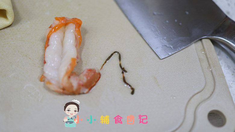 10个月以上豆腐皮虾仁汤,虾中间切开去掉虾线,这个虾真的非常大很好吃