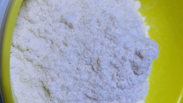 菠萝面包,低筋面粉80克,待用;