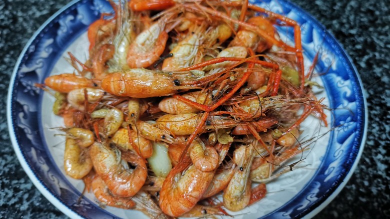 最当季,最美味的干煸椒盐河虾,好吃看得见,共饮一杯否?,成品图