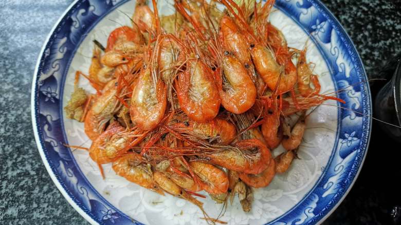 最当季,最美味的干煸椒盐河虾,好吃看得见,共饮一杯否?,成品图