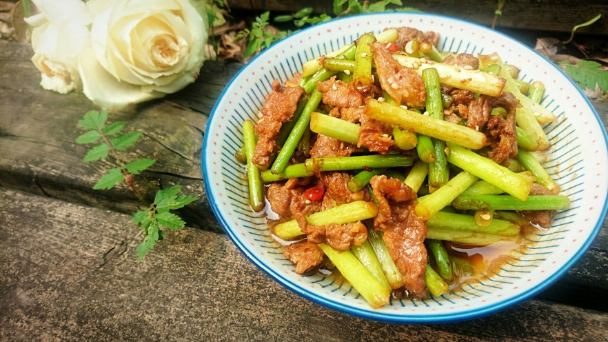 蒜苔炒牛肉