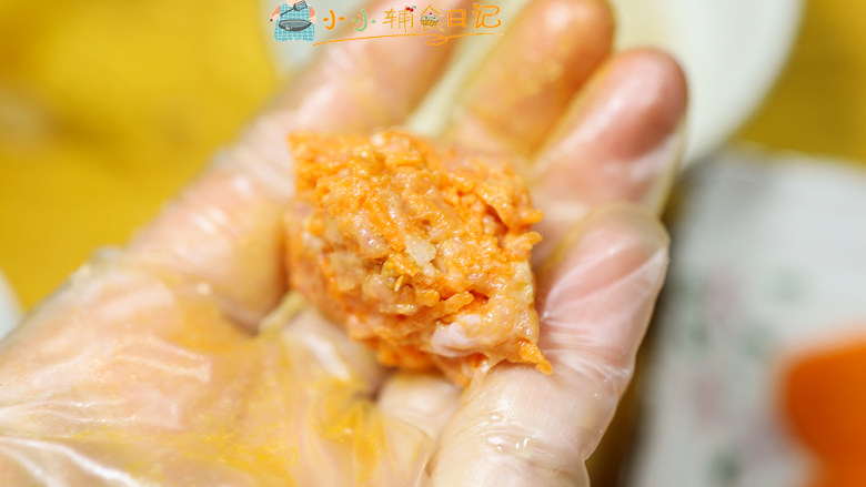 10个月以上辅食胡萝卜藜麦肉丸,把胡萝卜肉丸做成这样的丸子