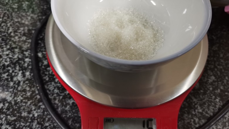 你喝过小米粥,吃过小米饭,我敢肯定你没吃过蒸出来的小米蛋糕,<a style='color:red;display:inline-block;' href='/shicai/ 3729'>白糖</a>要35克哦,15克太少了,不甜。