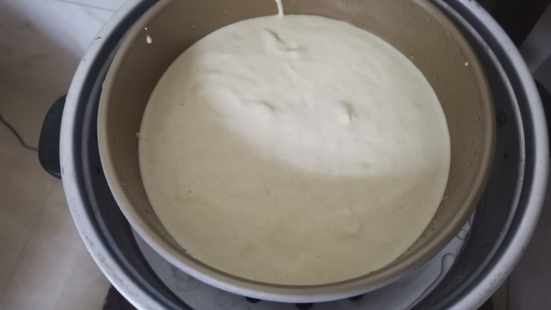 你喝过小米粥,吃过小米饭,我敢肯定你没吃过蒸出来的小米蛋糕,锅里水烧开,上锅蒸30分钟左右