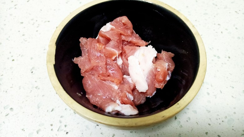 猪肉豆腐黄豆芽焖粉条,<a style='color:red;display:inline-block;' href='/shicai/ 414'>猪肉</a>切片