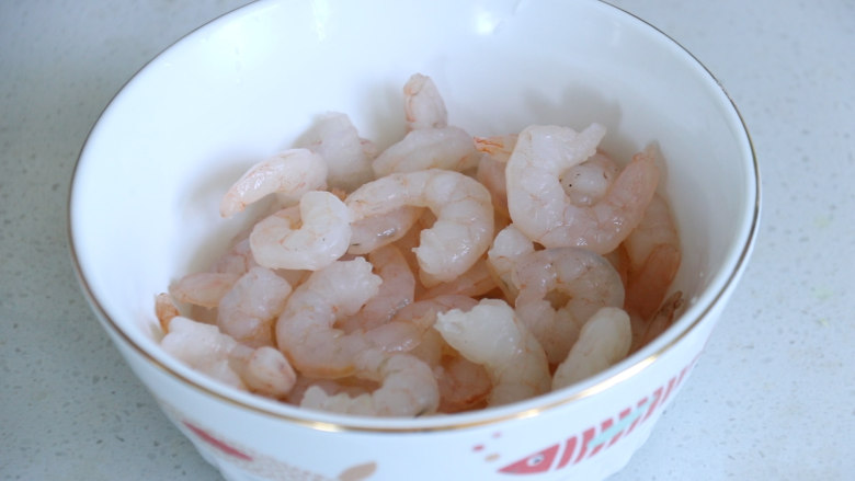 菠萝虾仁饭,将<a style='color:red;display:inline-block;' href='/shicai/ 287'>虾仁</a>洗净,放入碗中