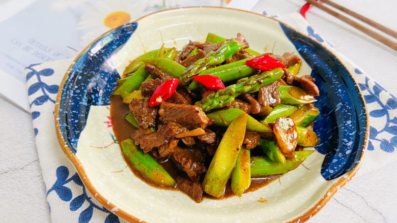 芦笋炒牛肉,芦笋鲜嫩，牛肉香滑。nice😋