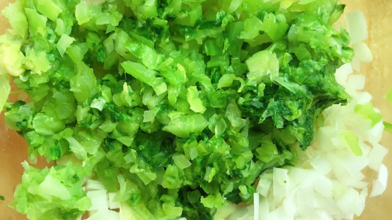 芥菜饺子,放入芥菜末