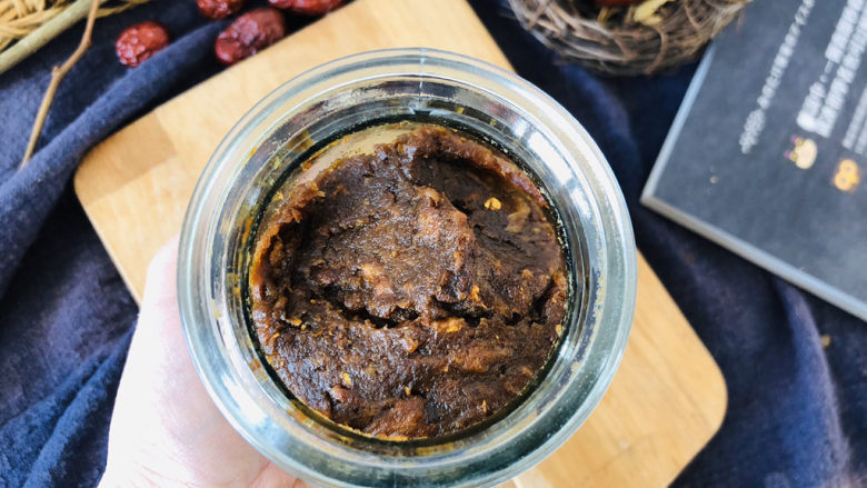 自制桂花红枣泥,做完后的枣泥可以直接涂抹面包,也可以做戚风蛋糕,还可以做各种小点心吃。