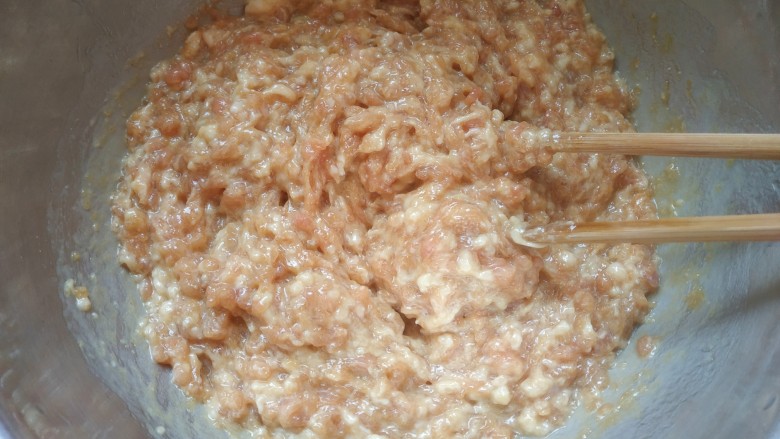 韭菜猪肉馅水饺,搅拌粘稠