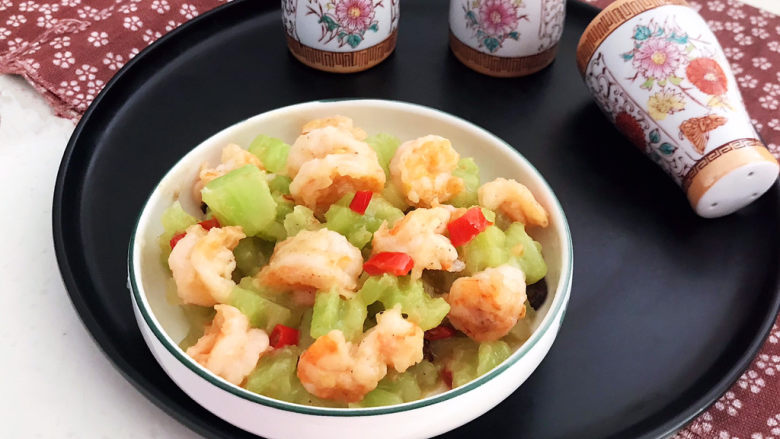 莴笋炒虾仁,莴笋炒虾仁清淡适宜,鲜香脆爽~