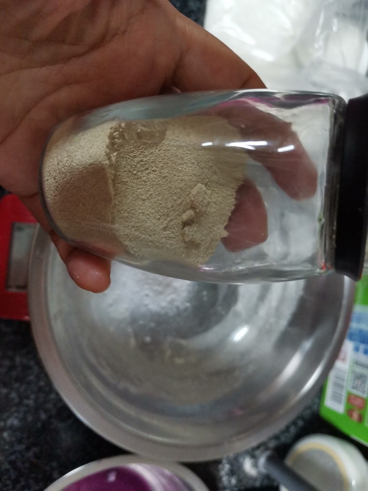 甜而不腻,蓬松无比的还美容养颜的紫薯发糕,酵母粉