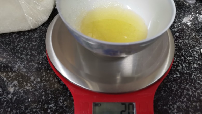 甜而不腻,蓬松无比的还美容养颜的紫薯发糕,食用油