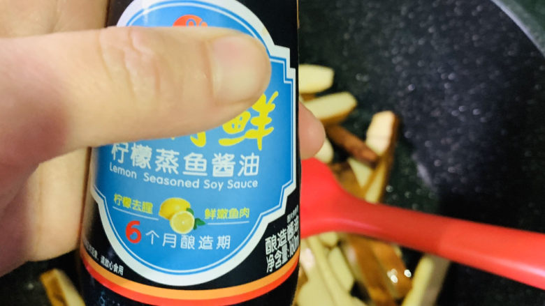韭黄炒香干,加1勺<a style='color:red;display:inline-block;' href='/shicai/ 692'>酱油</a>;
