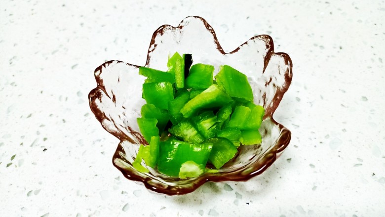 多彩榆钱谷类,<a style='color:red;display:inline-block;' href='/shicai/ 61'>青椒</a>切粒