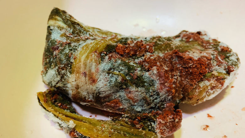 酸菜炖羊肉,自家用红酒糟腌制的酸菜,腌制完成后,取出来一直放冰冻;