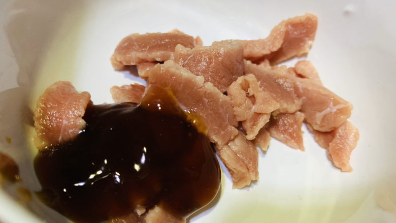 芦笋炒牛肉,加<a style='color:red;display:inline-block;' href='/shicai/ 721'>蚝油</a>;