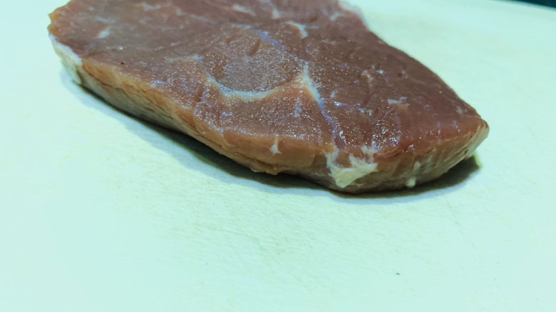 芦笋炒牛肉,洗净;
