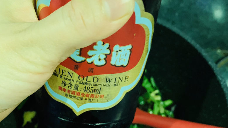 菠菜木耳炒鸡蛋,加<a style='color:red;display:inline-block;' href='/shicai/ 718'>料酒</a>;