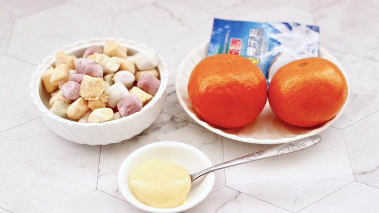 彩色圆子橘子椰奶昔,首先备齐所有的食材,小圆子我是提前做好的。