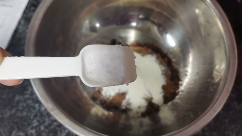 健康美味低脂减肥的黑全麦提子核桃面包,多吃不胖哦,盐巴