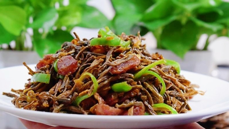 干豆角炒腊肠,既美味又下饭!