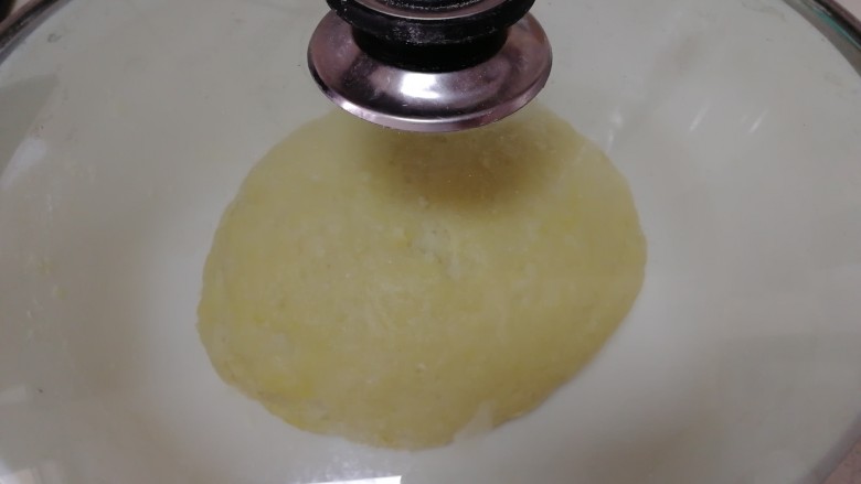 开口笑,盖上盖子,饧发15分钟。