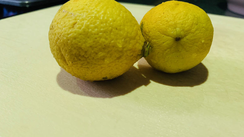 自制🍎苹果酱,准备<a style='color:red;display:inline-block;' href='/shicai/ 595'>柠檬</a>;