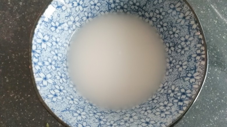 超下饭的红烧茄子,准备一点水淀粉