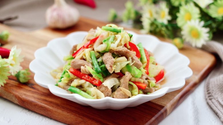 爆炒卷心菜,营养丰富又鲜辣味十足,而且下饭又下酒。