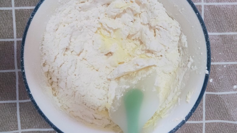 蔓越莓饼干,用刮刀搅拌均匀