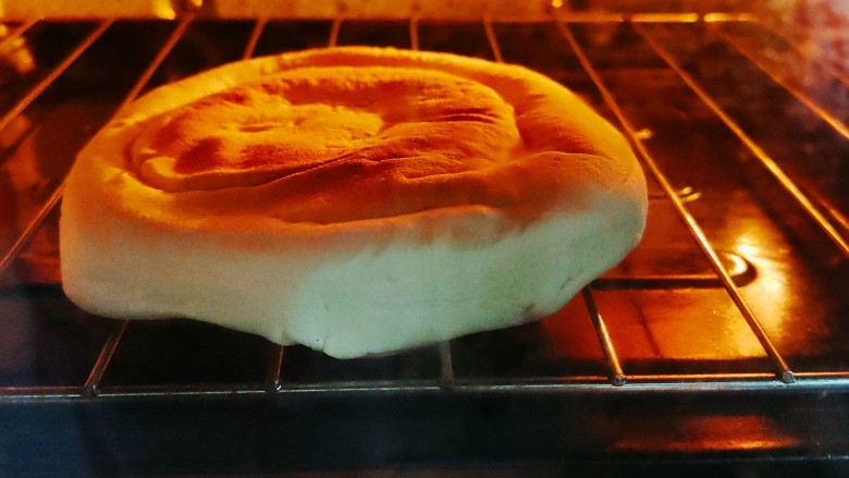 肉夹馍,放入烤箱上下230度,烤8分钟