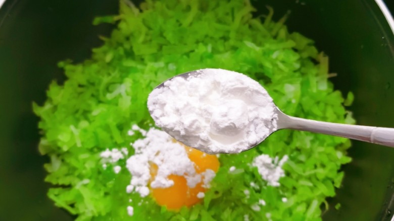 萝卜丸子,一下勺淀粉,三小勺面粉