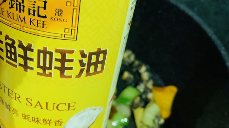 爆炒田螺肉,加<a style='color:red;display:inline-block;' href='/shicai/ 721'>蚝油</a>;